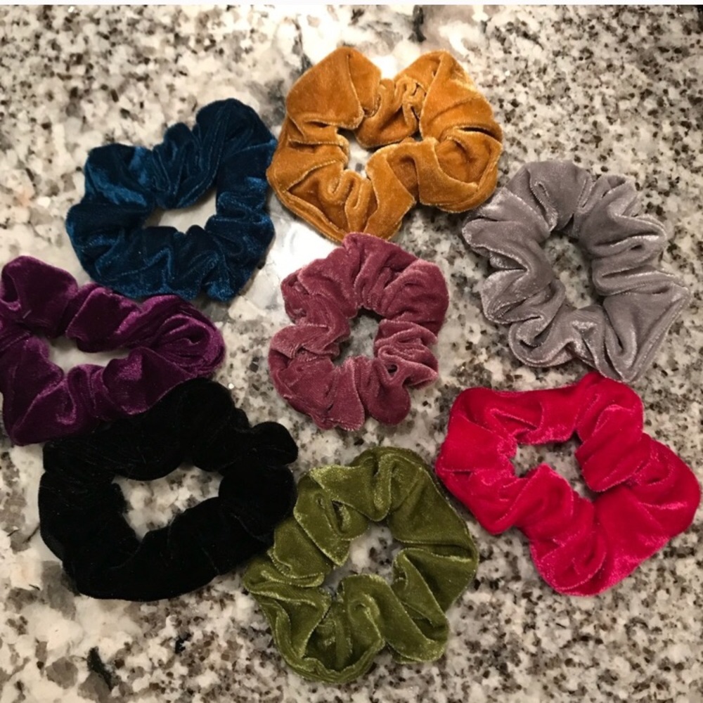 8 velvet scrunchies